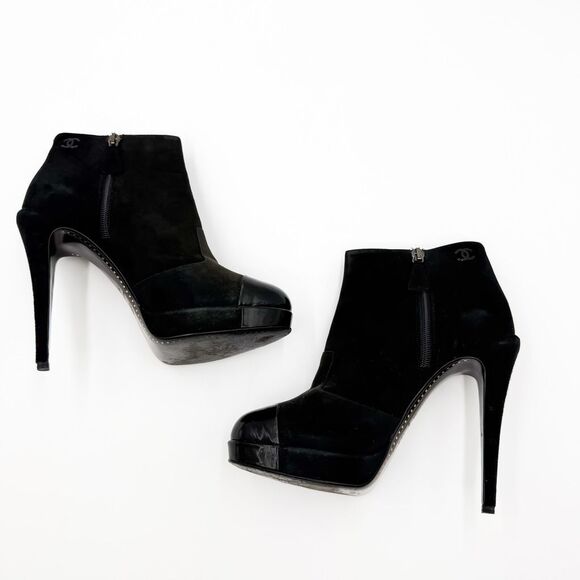 Chanel CC Cap Toe Black Suede Leather Ankle Boots Heels EU 39.5 - Picture 6 of 13